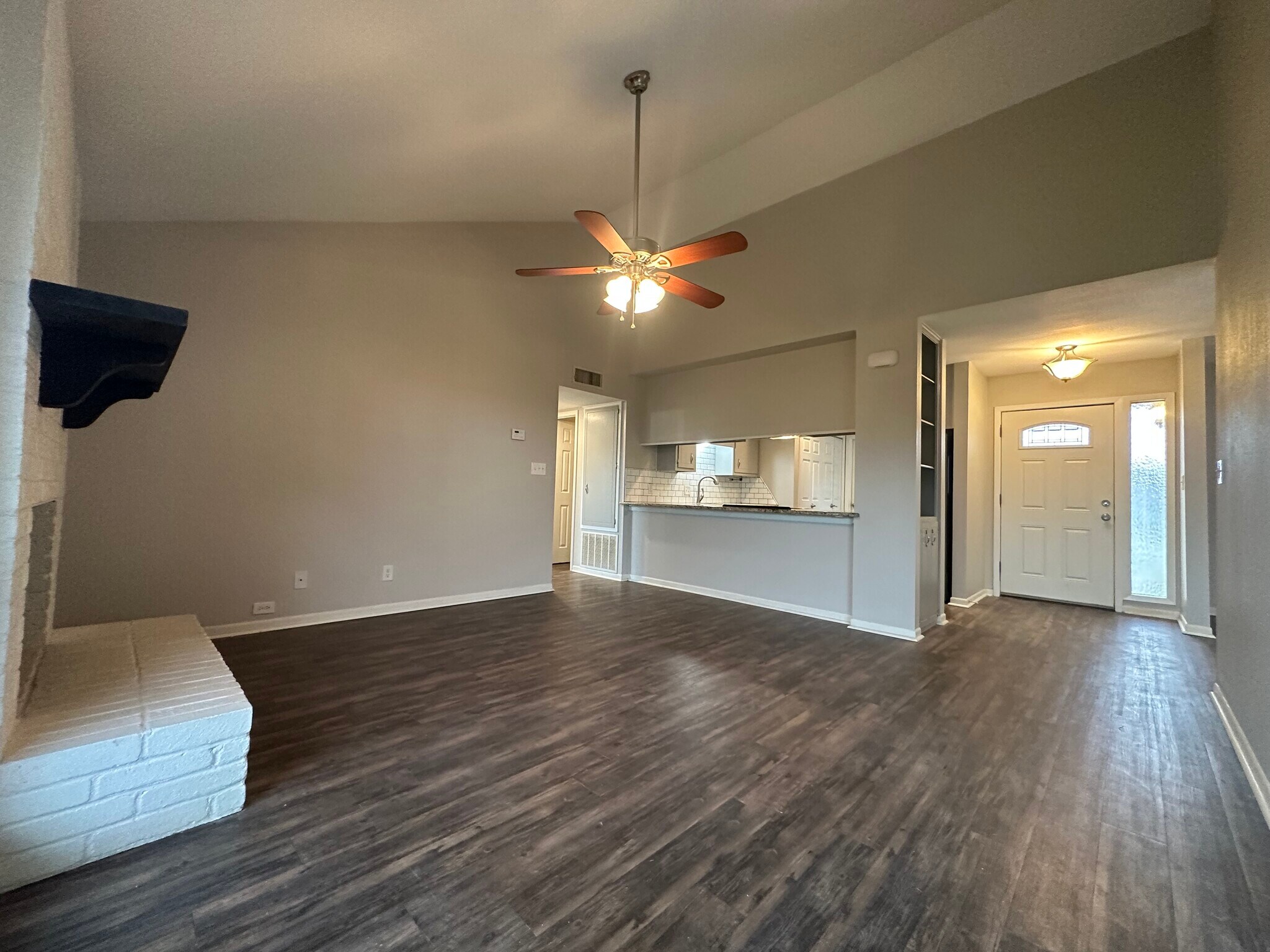 Building Photo - 105 Ivanhoe Dr