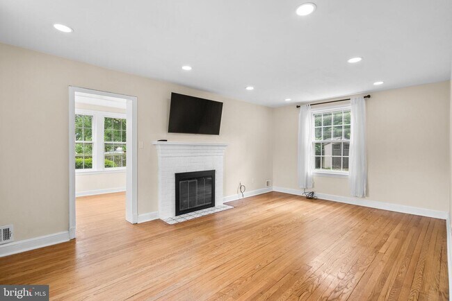 Building Photo - 2200 Windham Ln