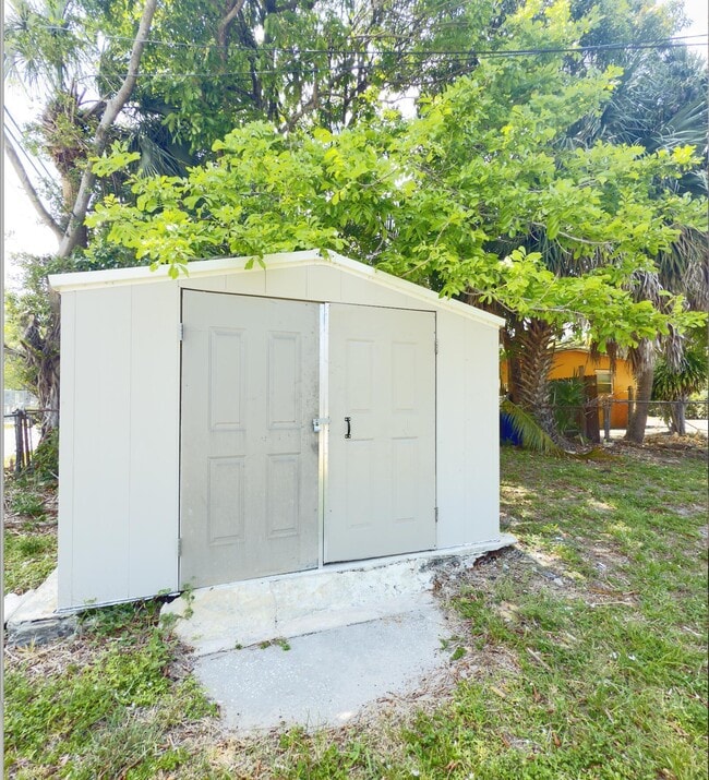 Building Photo - 3530 NW 1st Ct