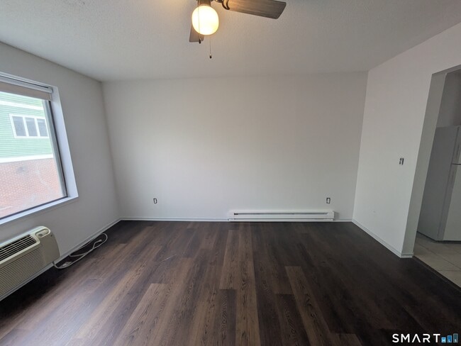 Building Photo - 289 Main Ave