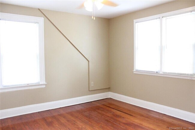 Building Photo - 28 Cottage St