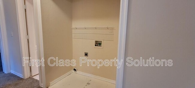 Building Photo - 1130 N Gardner Ave