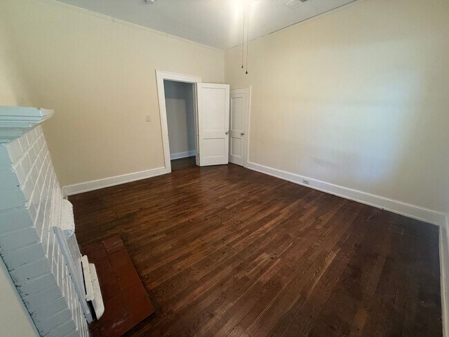 Building Photo - 911 Shady Oak Ln