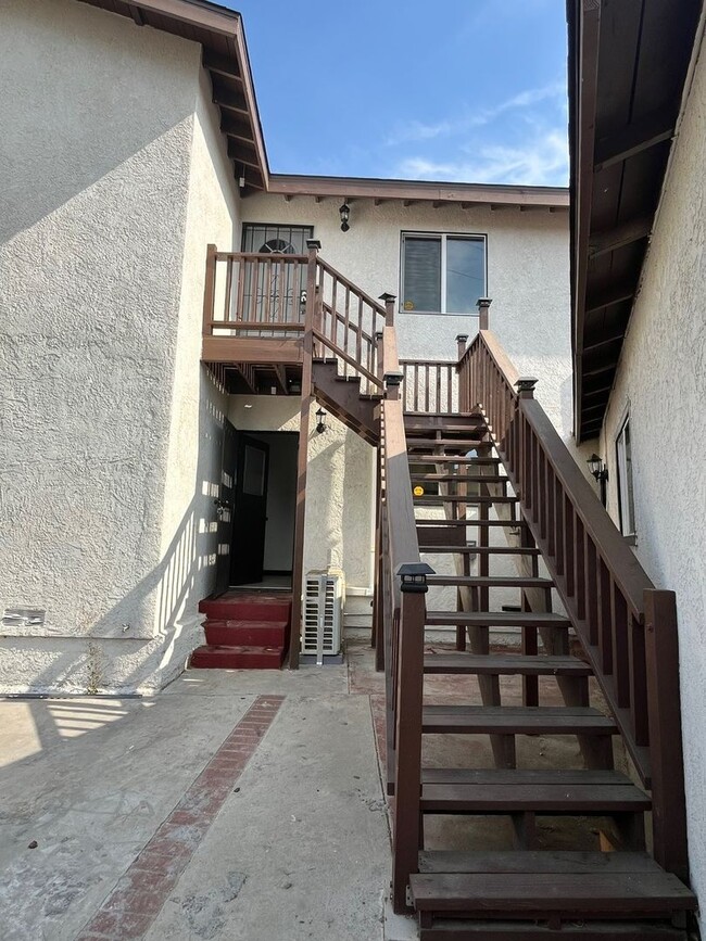 Building Photo - Beatiful and spacious Rental in Montebello...