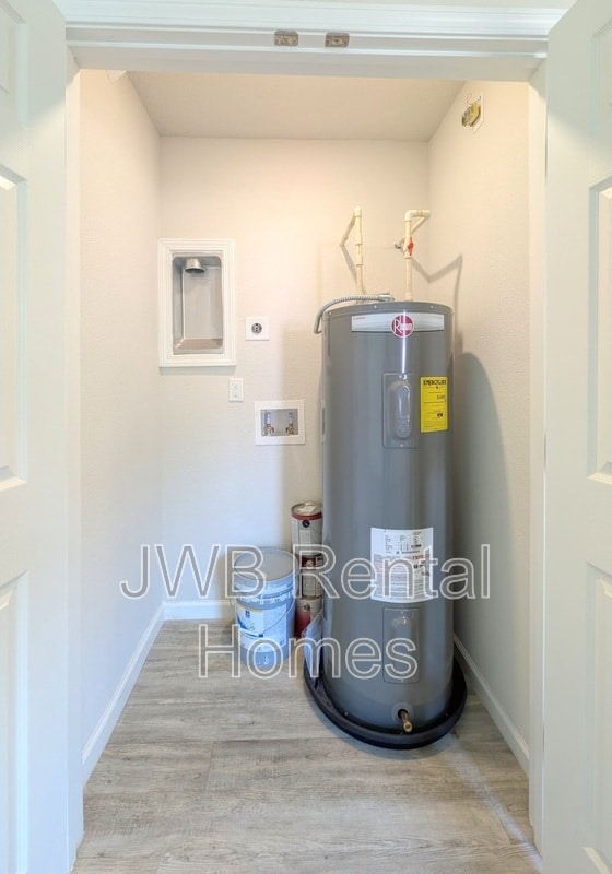 Building Photo - 2342 N Davis St