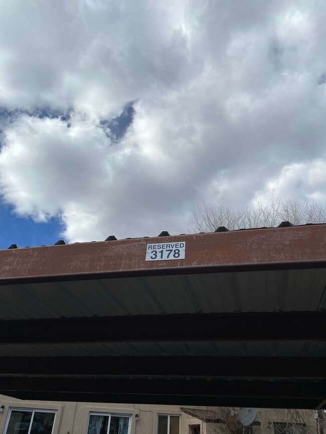 Building Photo - Stunning 2 Bed/2 Bath Townhome near Ft Carson!