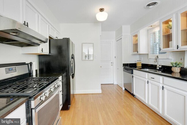 Building Photo - 5522 Blair Rd NE