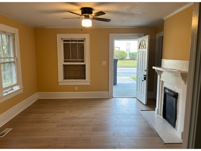 Building Photo - 1013 Edna Pl