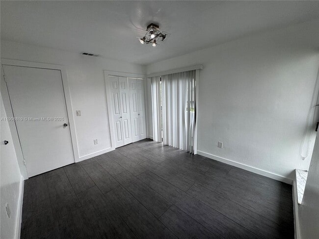 Building Photo - 3011 SW 1st Ave