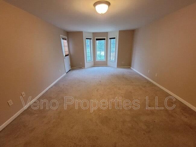 Building Photo - 16 Secretariat Ln