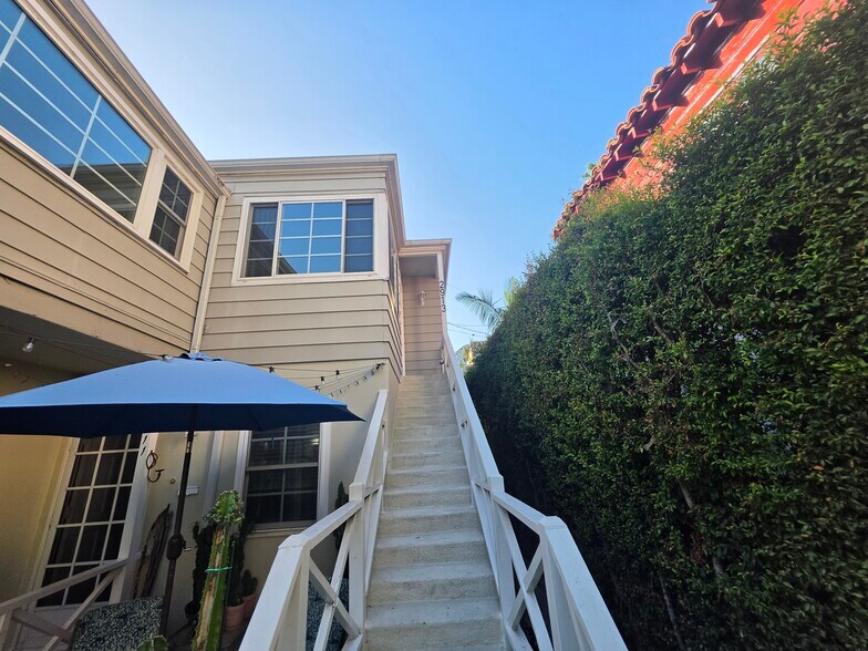 Building Photo - 2913 W Riverside Dr