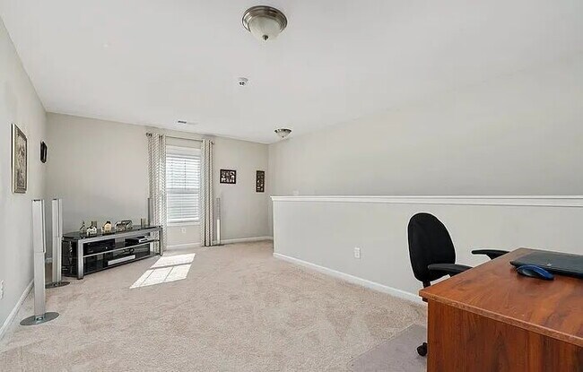 Building Photo - Spacious 4-Bedroom Retreat with 3 Full Baths in Anderson's Prime Location!