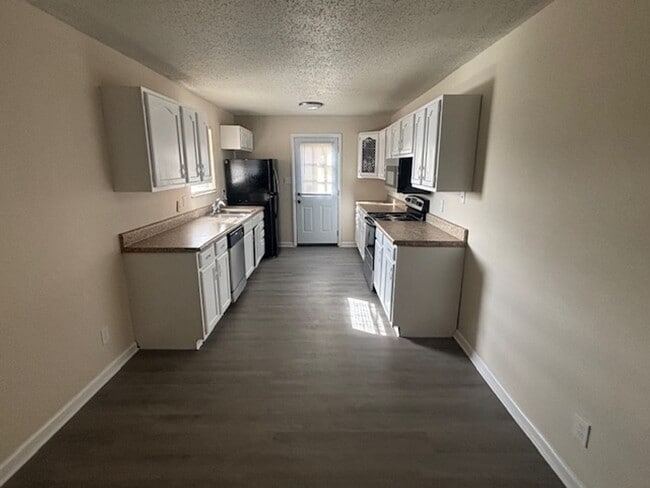 Building Photo - Knoxville 37915 - 4 bedroom 2 bath - call Howard Grower 865-705-0969