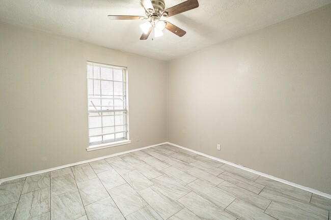 Building Photo - 7406 Baneway Dr