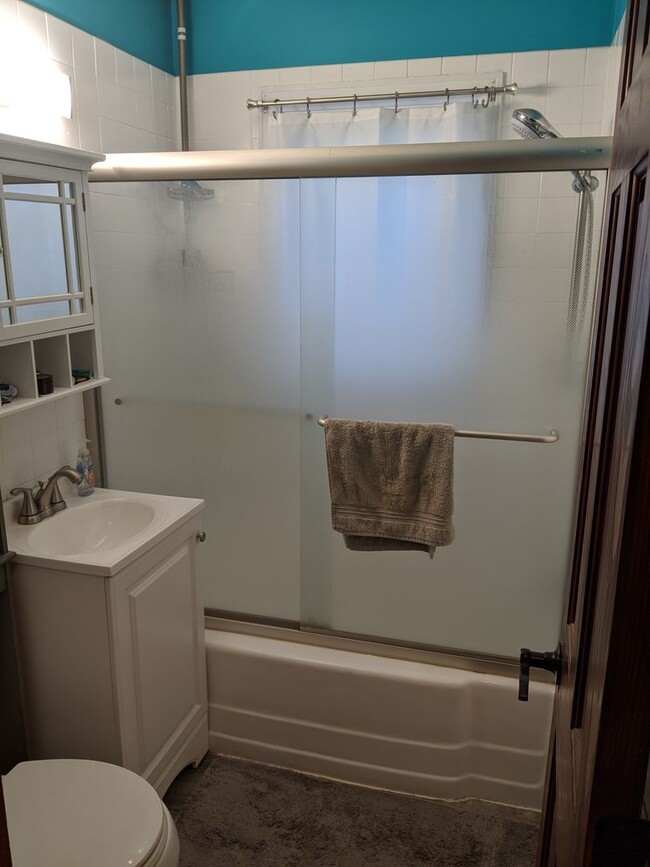 Building Photo - Amazing 4 Bedroom 2 Bathroom House with Garage!