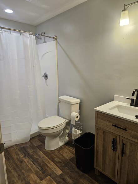 personal bathroom - 1111 Montserrat Park Rd