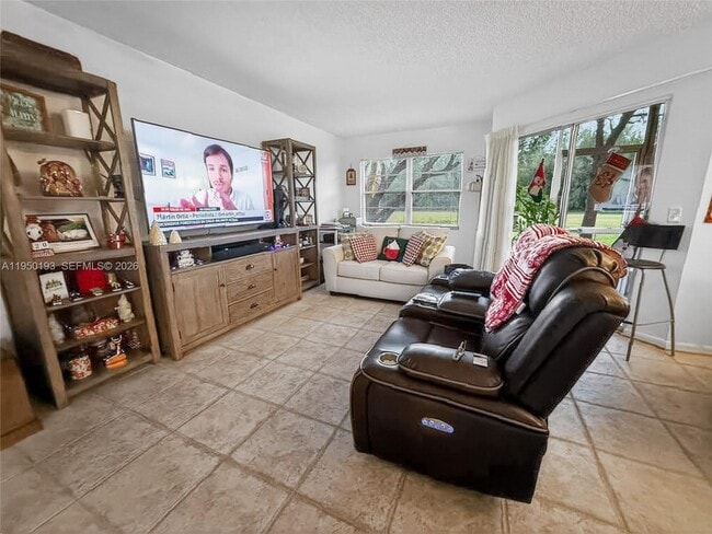 Building Photo - 1000 SW 125th Ave