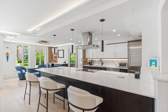 Building Photo - 120 SE 5th Ave