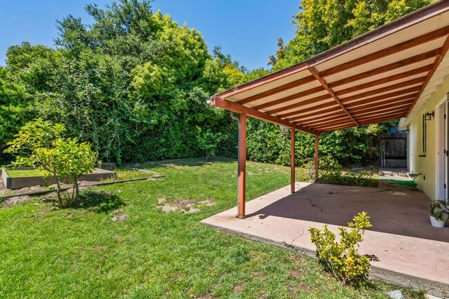 Building Photo - 135 Anza Way