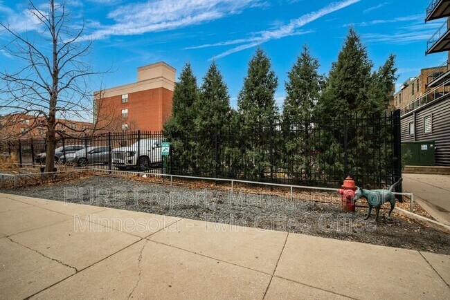 Building Photo - 700 N Washington Ave