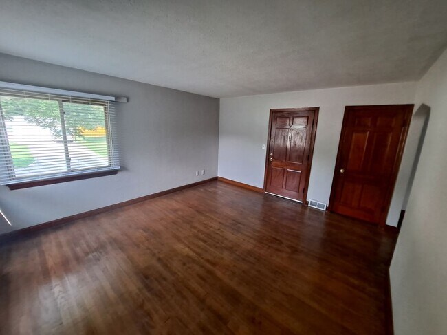 Building Photo - 2025 21st St