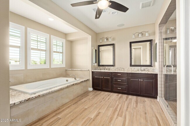 Building Photo - 4322 S Gardenia Dr