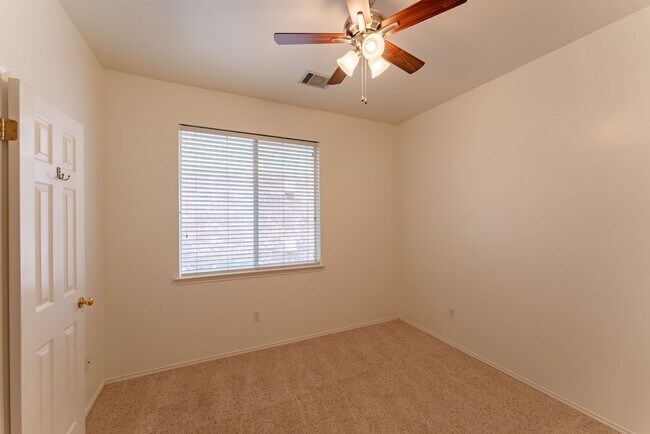 Building Photo - Alluring 3bd/2ba Lakeline Oaks Home in Cedar Park!