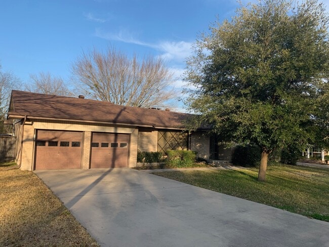 Building Photo - 2308 Avondale Dr