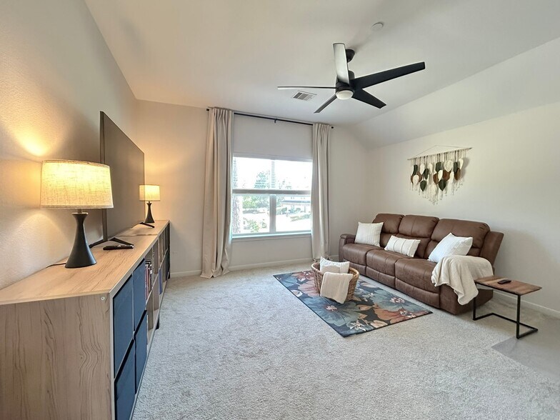 Building Photo - 19 Umbria Ln