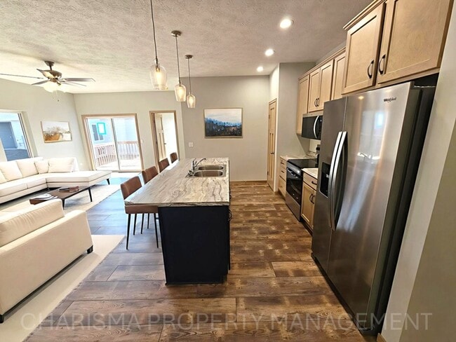 Building Photo - Tunis Drive Townhomes