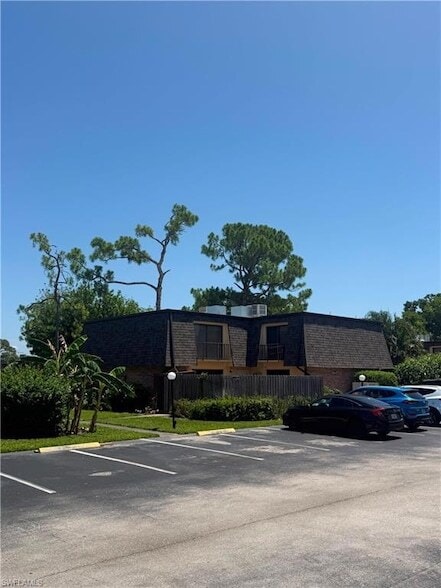 Building Photo - 5556 Malt Dr