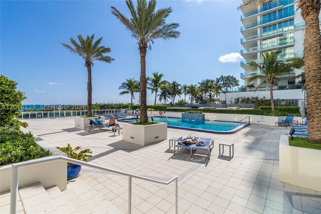Building Photo - 6917 Collins Ave