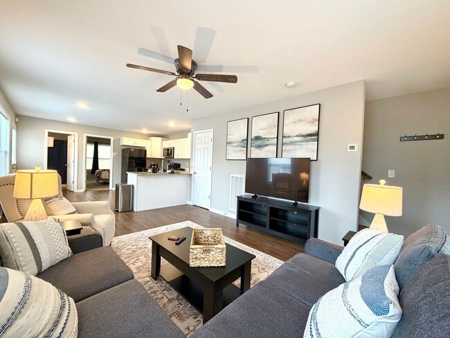 Building Photo - 925 Woody Hills Dr