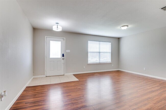 Building Photo - 2017 Laughlin Rd