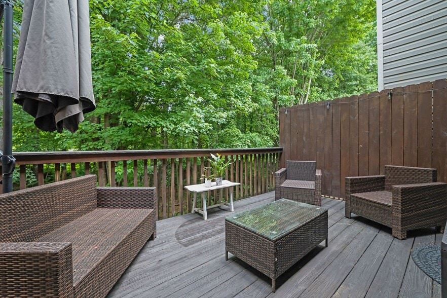 Building Photo - 541 Lantern Wood Dr