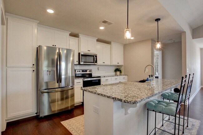 Building Photo - 715 Jodine Ann Dr