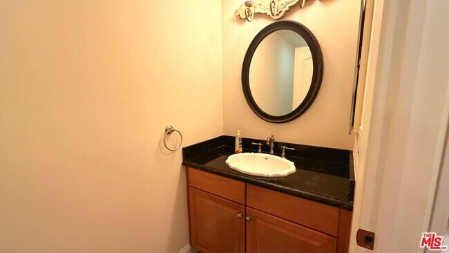 Building Photo - 421 E Santa Anita Ave