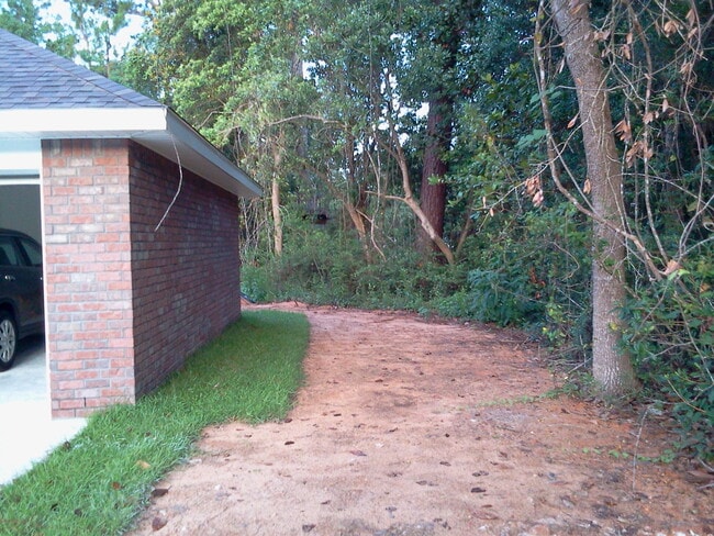 Building Photo - 2519 Weller Ave