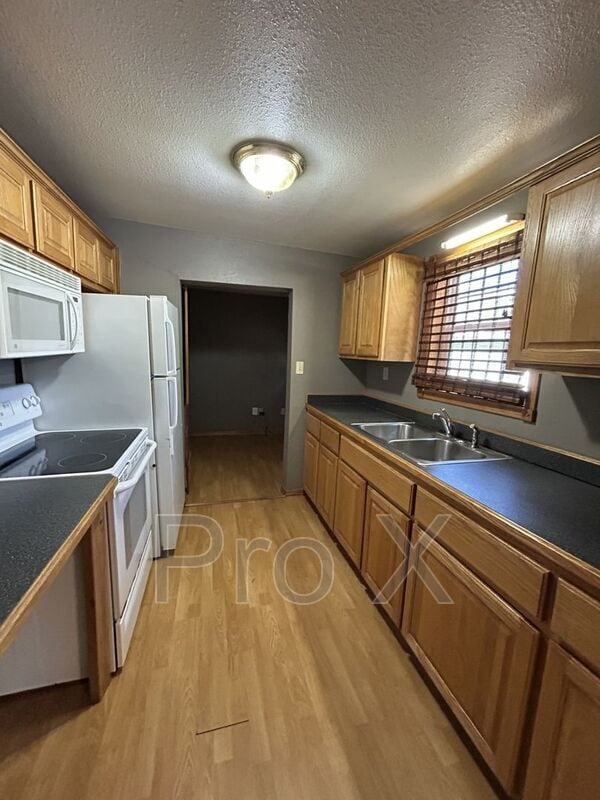 Building Photo - 1107 E 7th St