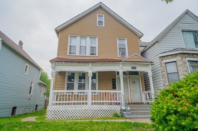 Building Photo - 6828 S Green St
