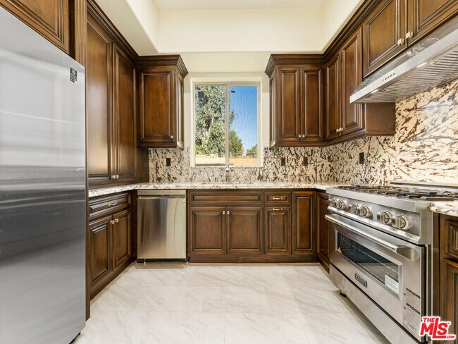 Building Photo - 14420 Merlot Ct
