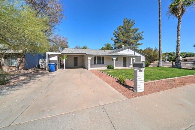 Primary Photo - 5945 S Palm Dr