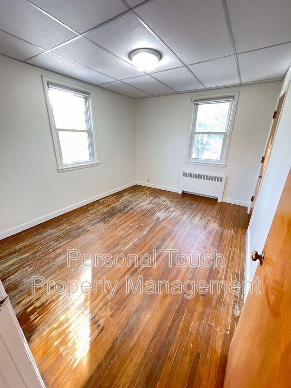 Building Photo - 517 12th Ave N