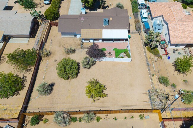 Building Photo - 57815 Desert Gold Dr