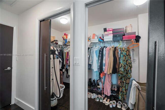 Building Photo - 1900 N Bayshore Dr