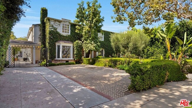 Building Photo - 9887 Carmelita Ave