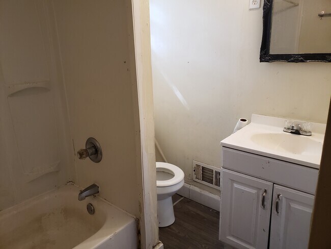 Building Photo - 702 Stambaugh Ave