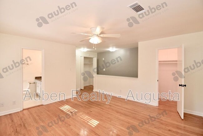 Building Photo - 239 Greene St
