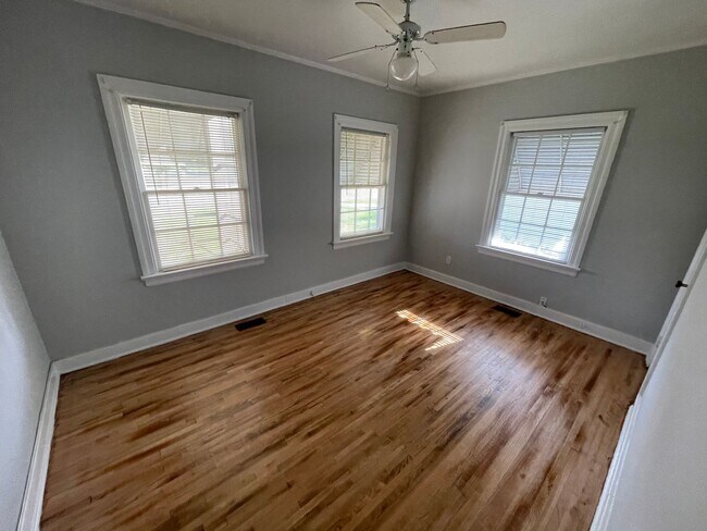 Building Photo - 3 Bedroom House Near Piggly Wiggly