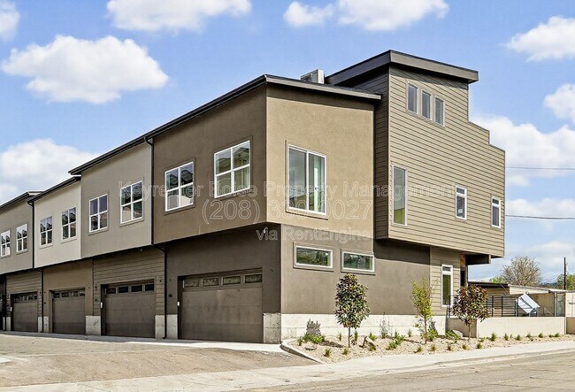 Building Photo - 4334 Greentrail